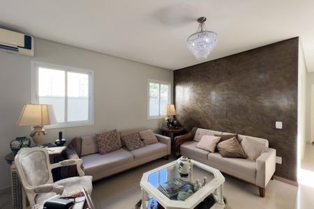 Casa de condomínio à venda com 260m², 4 quartos e 4 vagas