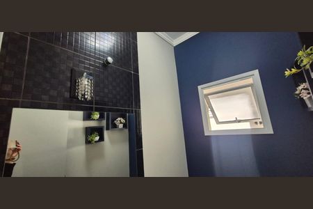 Casa de condomínio à venda com 200m², 3 quartos e 4 vagasBanheiro