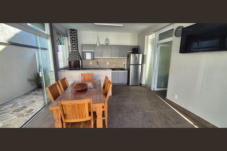 Casa de condomínio à venda com 200m², 3 quartos e 4 vagasÁrea Gourmet