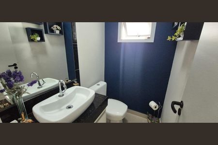 Casa de condomínio à venda com 200m², 3 quartos e 4 vagasQuarto