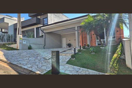 Casa de condomínio à venda com 200m², 3 quartos e 4 vagasFachada