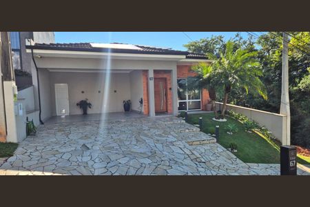 Casa de condomínio à venda com 200m², 3 quartos e 4 vagasFachada