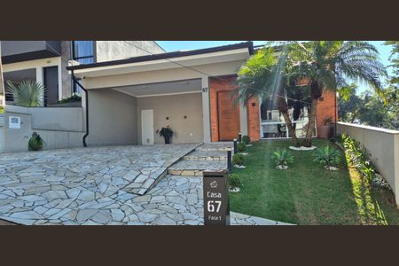 Casa de condomínio à venda com 200m², 3 quartos e 4 vagasFachada