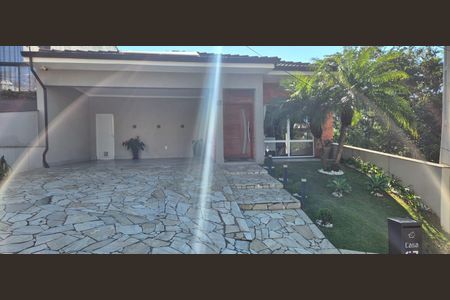Casa de condomínio à venda com 200m², 3 quartos e 4 vagasFachada