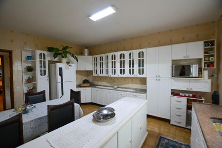 Casa à venda com 216m², 6 quartos e 2 vagas Casa à venda com 216m², 6 quartos e 2 vagasCOZINHA (casa 1)