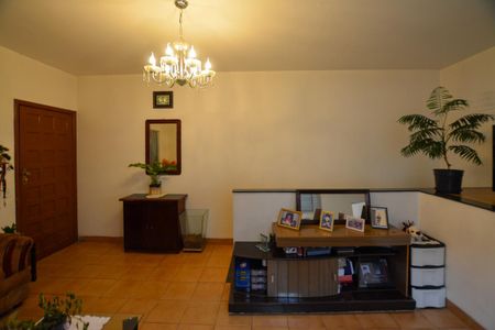 Casa à venda com 216m², 6 quartos e 2 vagas Casa à venda com 216m², 6 quartos e 2 vagasSALA (casa 1 )