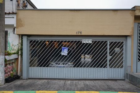 Casa à venda com 216m², 6 quartos e 2 vagas Casa à venda com 216m², 6 quartos e 2 vagasFACHADA