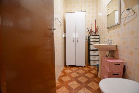 Casa à venda com 216m², 6 quartos e 2 vagas Casa à venda com 216m², 6 quartos e 2 vagasBANHEIRO (casa 1)