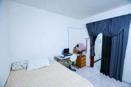 Casa à venda com 216m², 6 quartos e 2 vagas Casa à venda com 216m², 6 quartos e 2 vagasQUARTO 2 (casa 1)