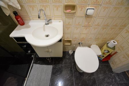 Casa à venda com 216m², 6 quartos e 2 vagas Casa à venda com 216m², 6 quartos e 2 vagasBANHEIRO (casa 1)