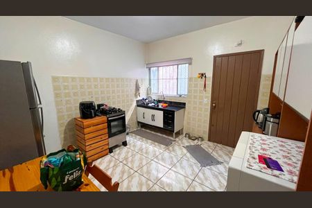Casa à venda com 216m², 6 quartos e 2 vagas Casa à venda com 216m², 6 quartos e 2 vagasCOZINHA