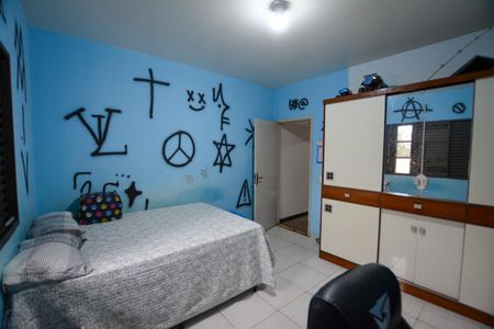 Casa à venda com 216m², 6 quartos e 2 vagas Casa à venda com 216m², 6 quartos e 2 vagasQUARTO 3 (casa 1 )