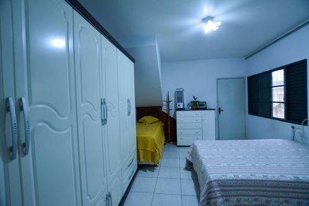 Casa à venda com 216m², 6 quartos e 2 vagas Casa à venda com 216m², 6 quartos e 2 vagasQUARTO 1 (casa 1)