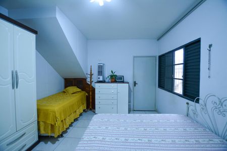 Casa à venda com 216m², 6 quartos e 2 vagas Casa à venda com 216m², 6 quartos e 2 vagasQUARTO 1 (casa 1)
