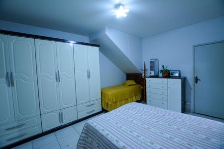 Casa à venda com 216m², 6 quartos e 2 vagas Casa à venda com 216m², 6 quartos e 2 vagasQUARTO 1 (casa 1)