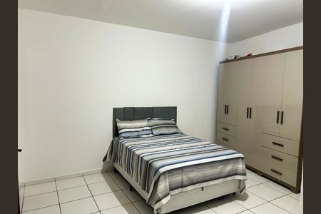 Casa à venda com 216m², 6 quartos e 2 vagas Casa à venda com 216m², 6 quartos e 2 vagasQUARTO (casa 3)