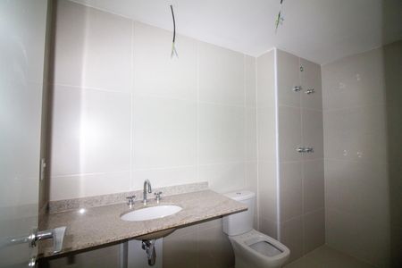 Apartamento para alugar com 108m², 2 quartos e 3 vagas Apartamento para alugar com 108m², 2 quartos e 3 vagasBanheiro da Suíte 2