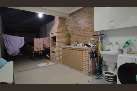 Casa à venda com 3 quartos, 145m² em Parque Maria Domitila, São Paulo