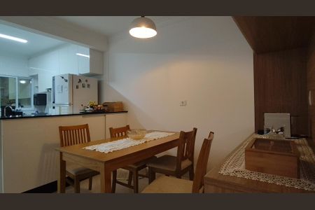 Casa à venda com 3 quartos, 145m² em Parque Maria Domitila, São Paulo