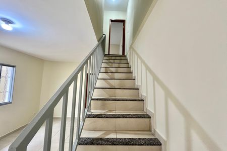 Escada de casa para alugar com 2 quartos, 78m² em Jabaquara, São Paulo