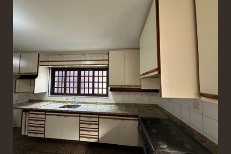 Casa à venda com 250m², 3 quartos e 6 vagas
