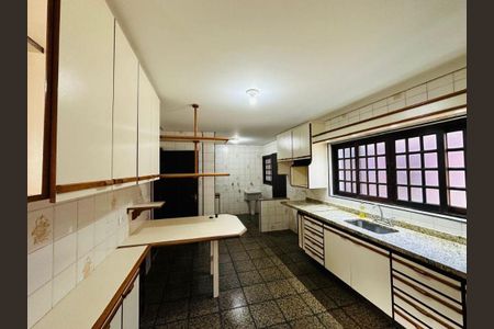 Casa à venda com 3 quartos, 250m² em Vila Sonia, São Paulo