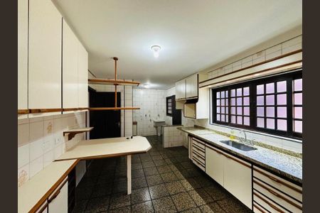 Casa à venda com 250m², 3 quartos e 6 vagas