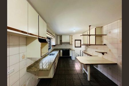 Casa à venda com 3 quartos, 250m² em Vila Sonia, São Paulo