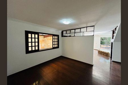 Casa à venda com 250m², 3 quartos e 6 vagas