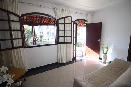 Sala de casa à venda com 3 quartos, 290m² em Barreiro, Belo Horizonte