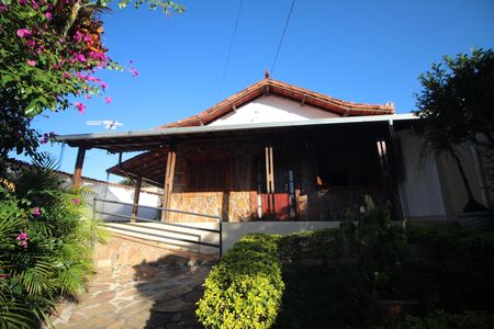 Casa à venda com 290m², 3 quartos e 1 vagaFachada