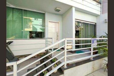 Fachada de casa à venda com 3 quartos, 180m² em Vila Isabel, Rio de Janeiro