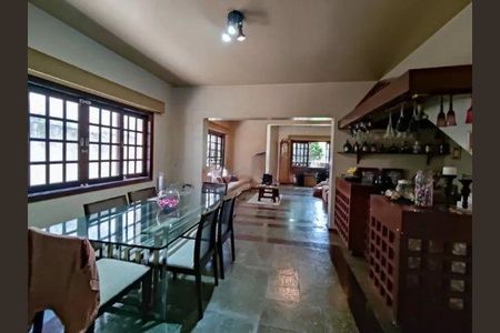 Casa à venda com 4 quartos, 320m² em Butantã, São Paulo