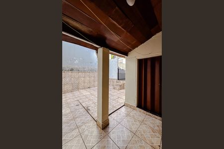 Casa para alugar com 180m², 2 quartos e 1 vagaÁrea externa