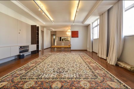 Apartamento à venda com 400m², 5 quartos e 2 vagas Apartamento à venda com 400m², 5 quartos e 2 vagasSala de Estar