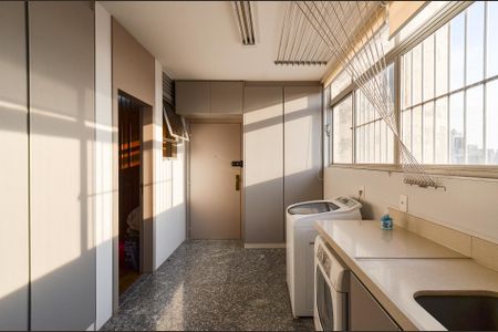 Apartamento à venda com 400m², 5 quartos e 2 vagas Apartamento à venda com 400m², 5 quartos e 2 vagasÁrea de Serviço