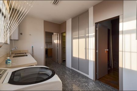 Apartamento à venda com 400m², 5 quartos e 2 vagas Apartamento à venda com 400m², 5 quartos e 2 vagasÁrea de Serviço