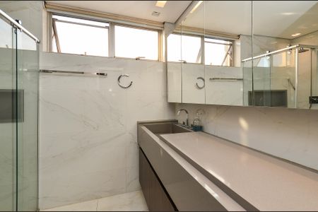 Apartamento à venda com 400m², 5 quartos e 2 vagas Apartamento à venda com 400m², 5 quartos e 2 vagasBanheiro Social