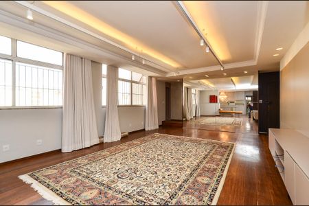 Apartamento à venda com 400m², 5 quartos e 2 vagas Apartamento à venda com 400m², 5 quartos e 2 vagasSala de Estar