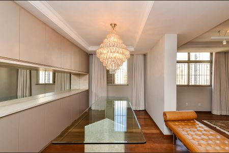 Apartamento à venda com 400m², 5 quartos e 2 vagas Apartamento à venda com 400m², 5 quartos e 2 vagasSala de Jantar