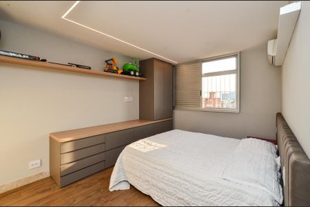 Apartamento à venda com 400m², 5 quartos e 2 vagas Apartamento à venda com 400m², 5 quartos e 2 vagasSuíte Cobertura
