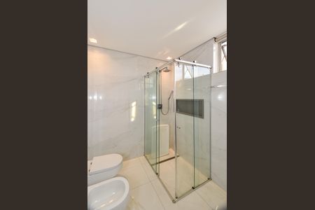Apartamento à venda com 400m², 5 quartos e 2 vagas Apartamento à venda com 400m², 5 quartos e 2 vagasBanheiro Social