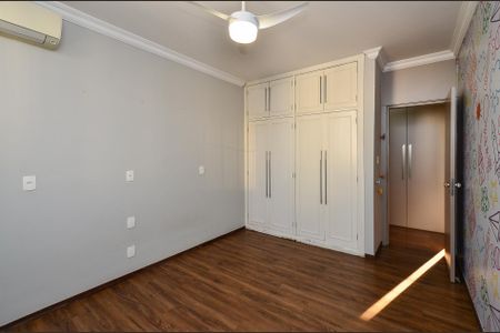 Apartamento à venda com 400m², 5 quartos e 2 vagas Apartamento à venda com 400m², 5 quartos e 2 vagasQuarto 2