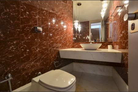 Apartamento à venda com 400m², 5 quartos e 2 vagas Apartamento à venda com 400m², 5 quartos e 2 vagasLavabo