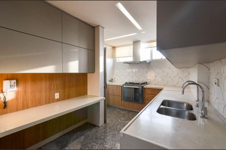 Apartamento à venda com 400m², 5 quartos e 2 vagas Apartamento à venda com 400m², 5 quartos e 2 vagasCozinha