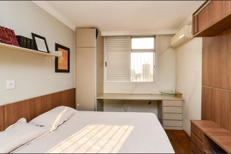 Apartamento à venda com 400m², 5 quartos e 2 vagas Apartamento à venda com 400m², 5 quartos e 2 vagasQuarto 1