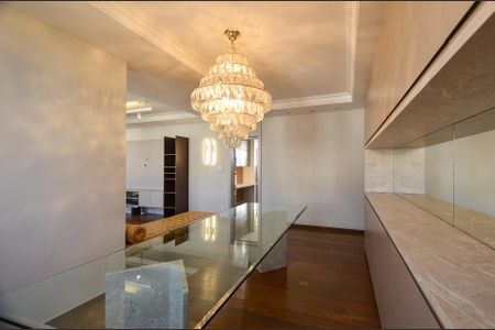 Apartamento à venda com 400m², 5 quartos e 2 vagas Apartamento à venda com 400m², 5 quartos e 2 vagasSala de Jantar