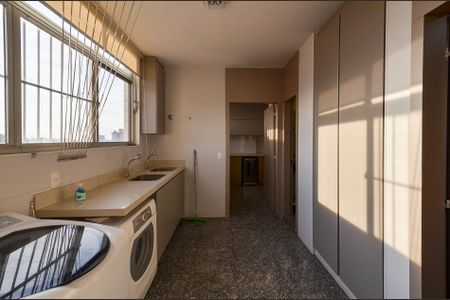 Apartamento à venda com 400m², 5 quartos e 2 vagas Apartamento à venda com 400m², 5 quartos e 2 vagasÁrea de Serviço