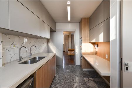 Apartamento à venda com 400m², 5 quartos e 2 vagas Apartamento à venda com 400m², 5 quartos e 2 vagasCozinha