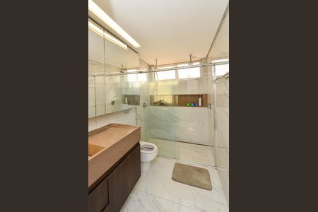 Apartamento à venda com 400m², 5 quartos e 2 vagas Apartamento à venda com 400m², 5 quartos e 2 vagasBanheiro Suíte